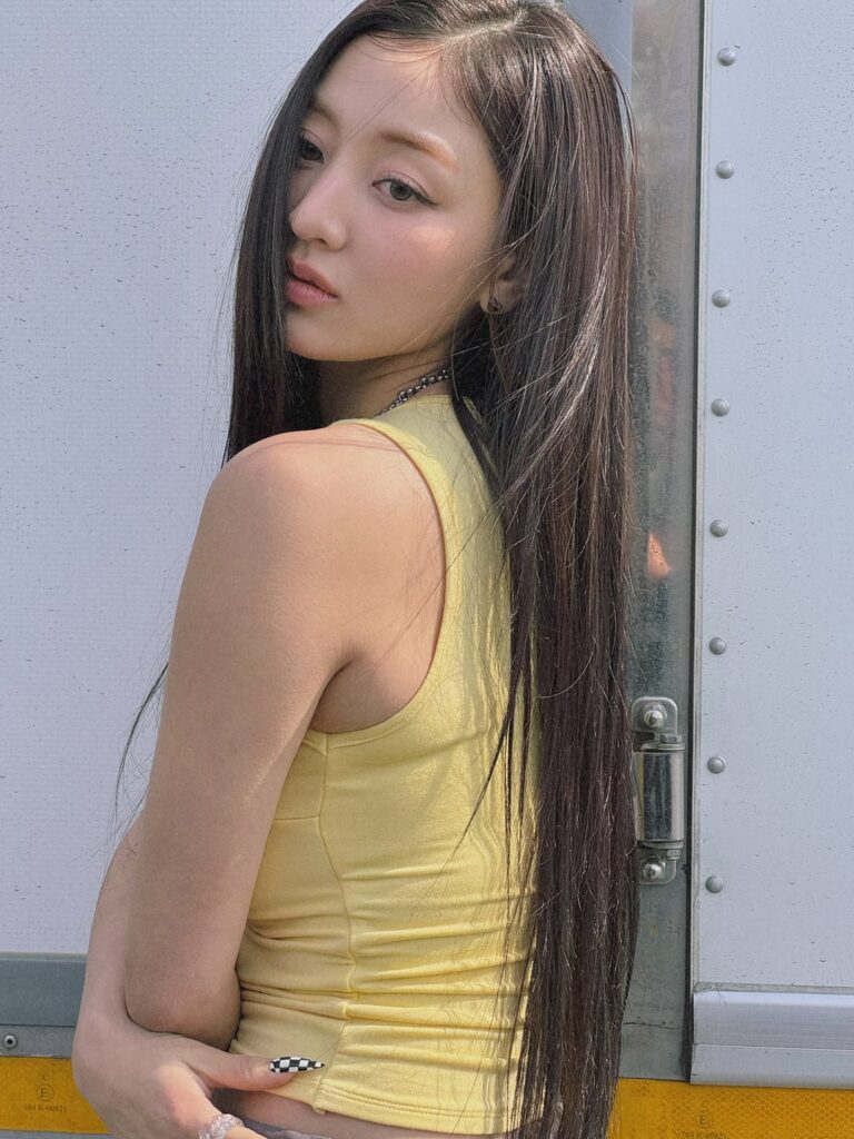 250704 Jihyo Instagram Update - 💛🐣🐤🌙🐝🌼