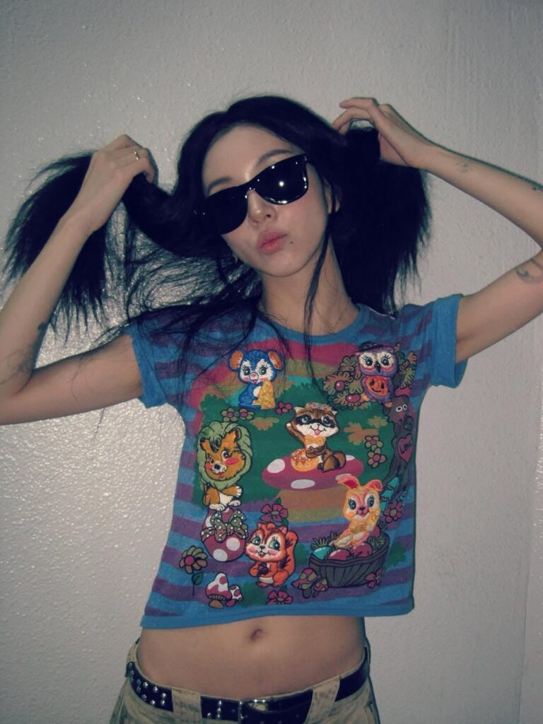 250716 Chaeyoung Instagram Update - Summer's هنا 🕶