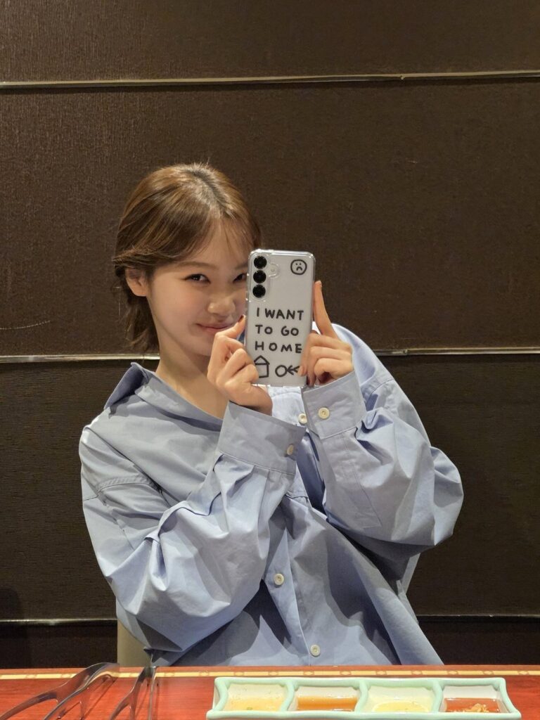 250801 تحديث im_lesserafim Twitter - رسالة عيد ميلاد Hong Eunchae السعيدة إلى Kim Chaewon