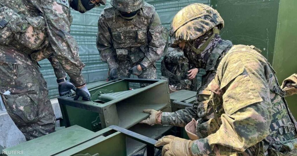 في بادرة تهدئة.. سول تشرع بتفكيك مكبرات الصوت على الحدود في بادرة تهدئة.. سول تشرع بتفكيك مكبرات الصوت على الحدود