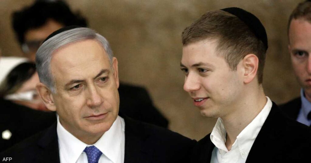 "محاولة انقلاب".. نجل نتنياهو يرد على صحفي بشأن احتلال غزة