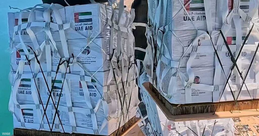 الإمارات تنفذ الإنزال الجوي الـ64 وتدخل 45 شاحنة غذائية لغزة