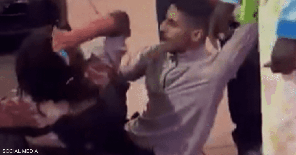 فيديو.. سائح سعودي يستعيد هاتفه بالقوة من لص في لندن