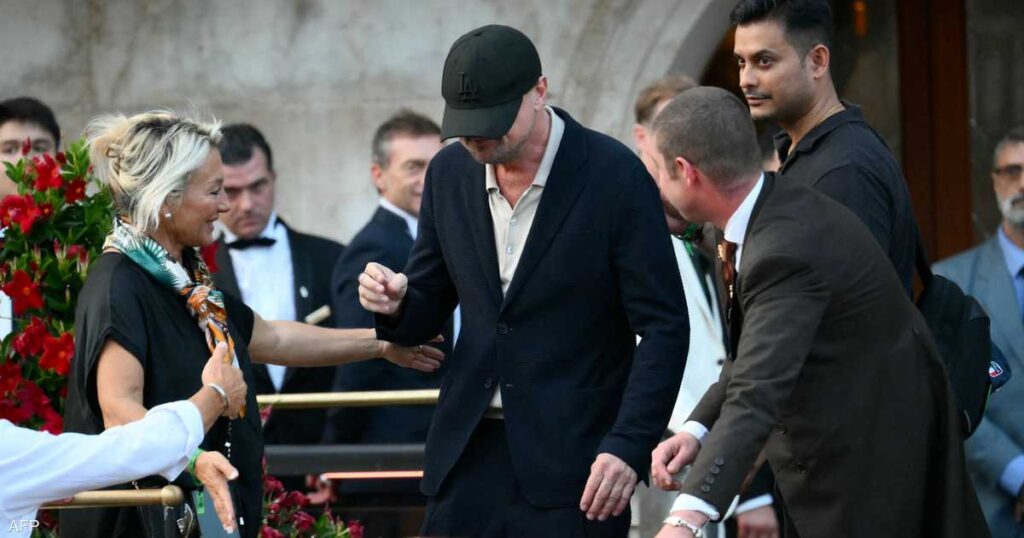 دي كابريو يثير المزيد من الشكوك.. لماذا يغطي وجهه دائما؟ دي كابريو يثير المزيد من الشكوك.. لماذا يغطي وجهه دائما؟