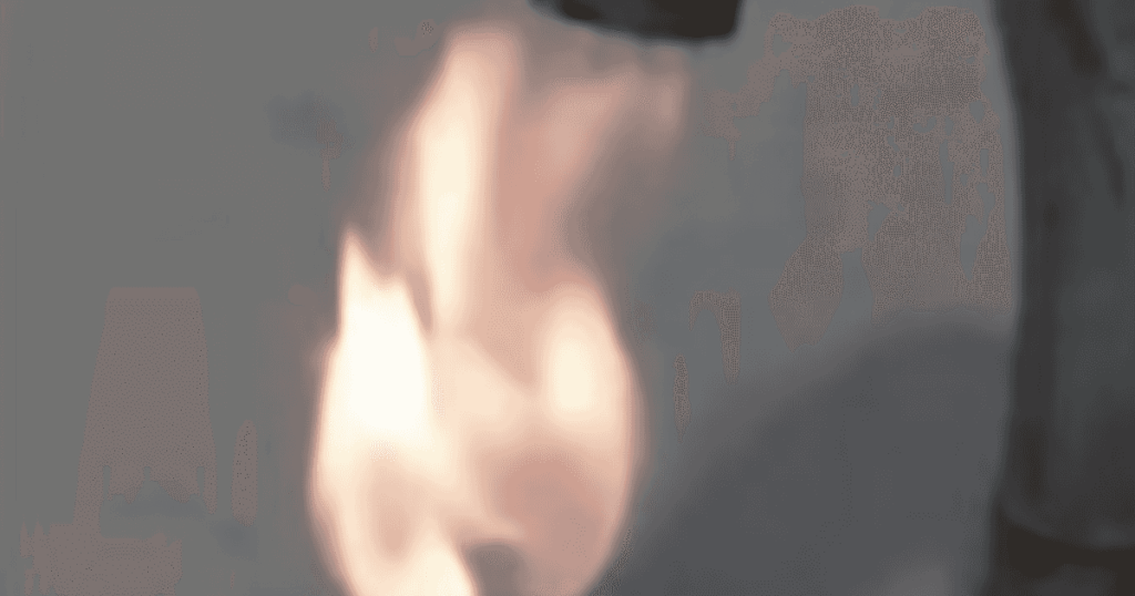 مشهد مريب في قرية مصرية.. غاز يشتعل من صنابير المياه مشهد مريب في قرية مصرية.. غاز يشتعل من صنابير المياه