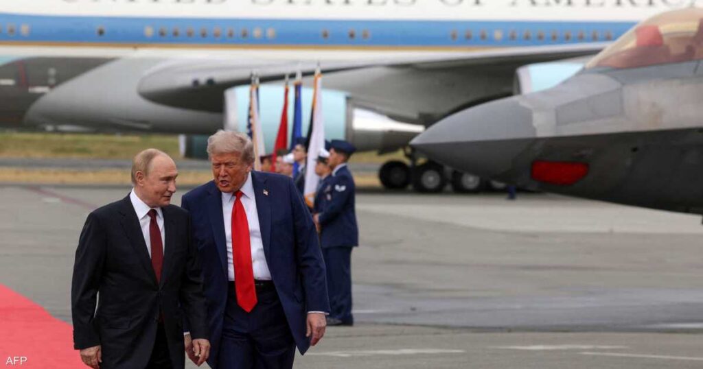 قارئ شفاه يكشف ما دار بين ترامب وبوتين على السجادة الحمراء قارئ شفاه يكشف ما دار بين ترامب وبوتين على السجادة الحمراء