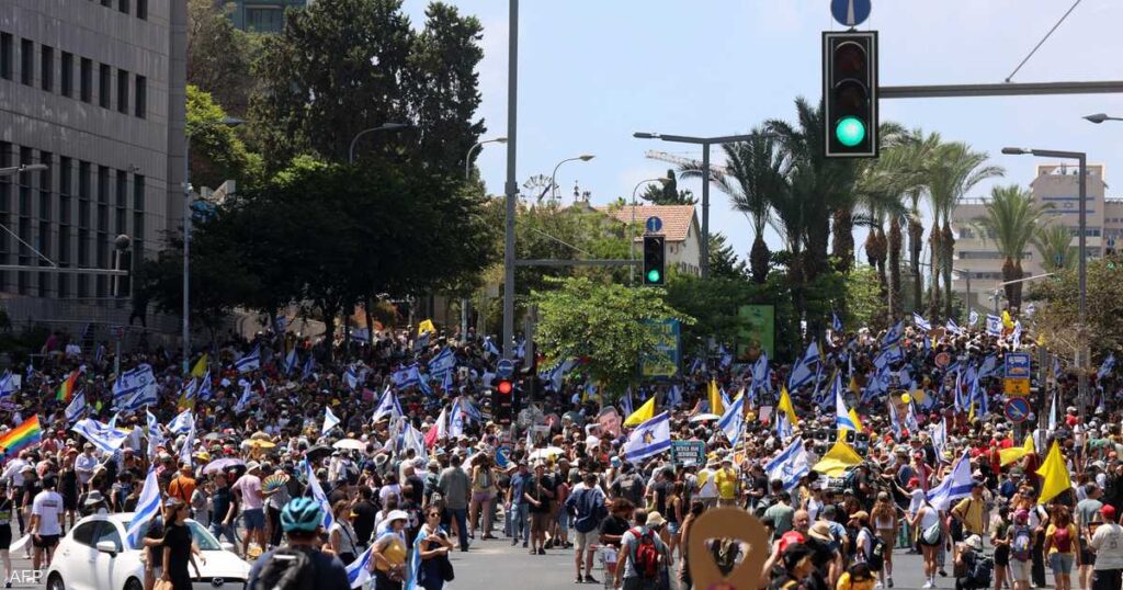 غالانت ولابيد ينضمان لمظاهرات “وقف الحرب” ويردان على نتنياهو غالانت ولابيد ينضمان لمظاهرات "وقف الحرب" ويردان على نتنياهو