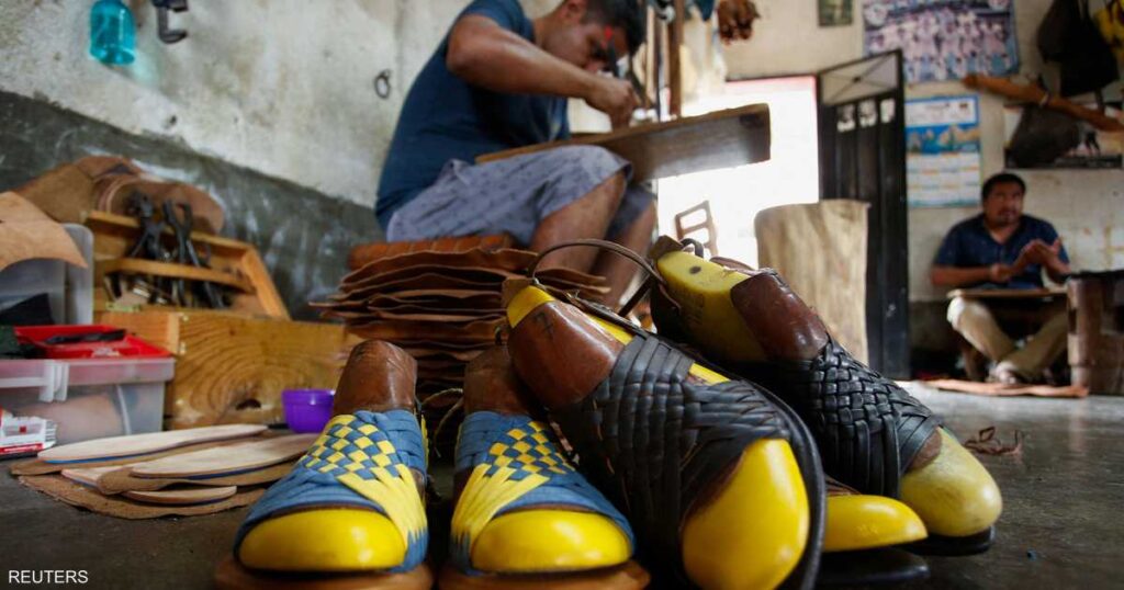 بسبب "صندل".. أديداس تعتذر علنا للسكان الأصليين في المكسيك