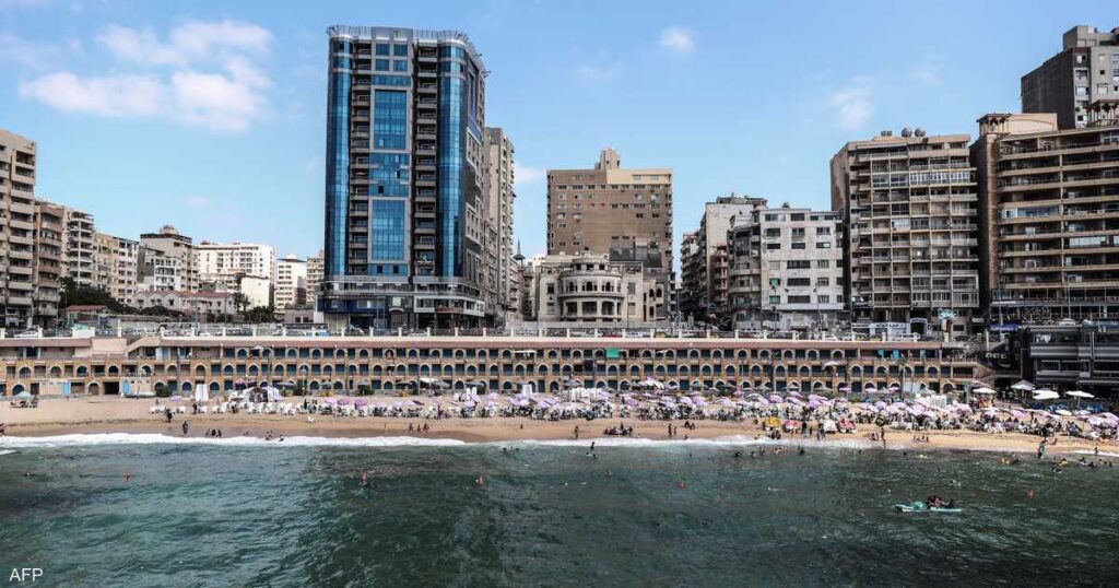 فاجعة على شاطئ بالإسكندرية.. غرق 6 طلاب وإصابة 24