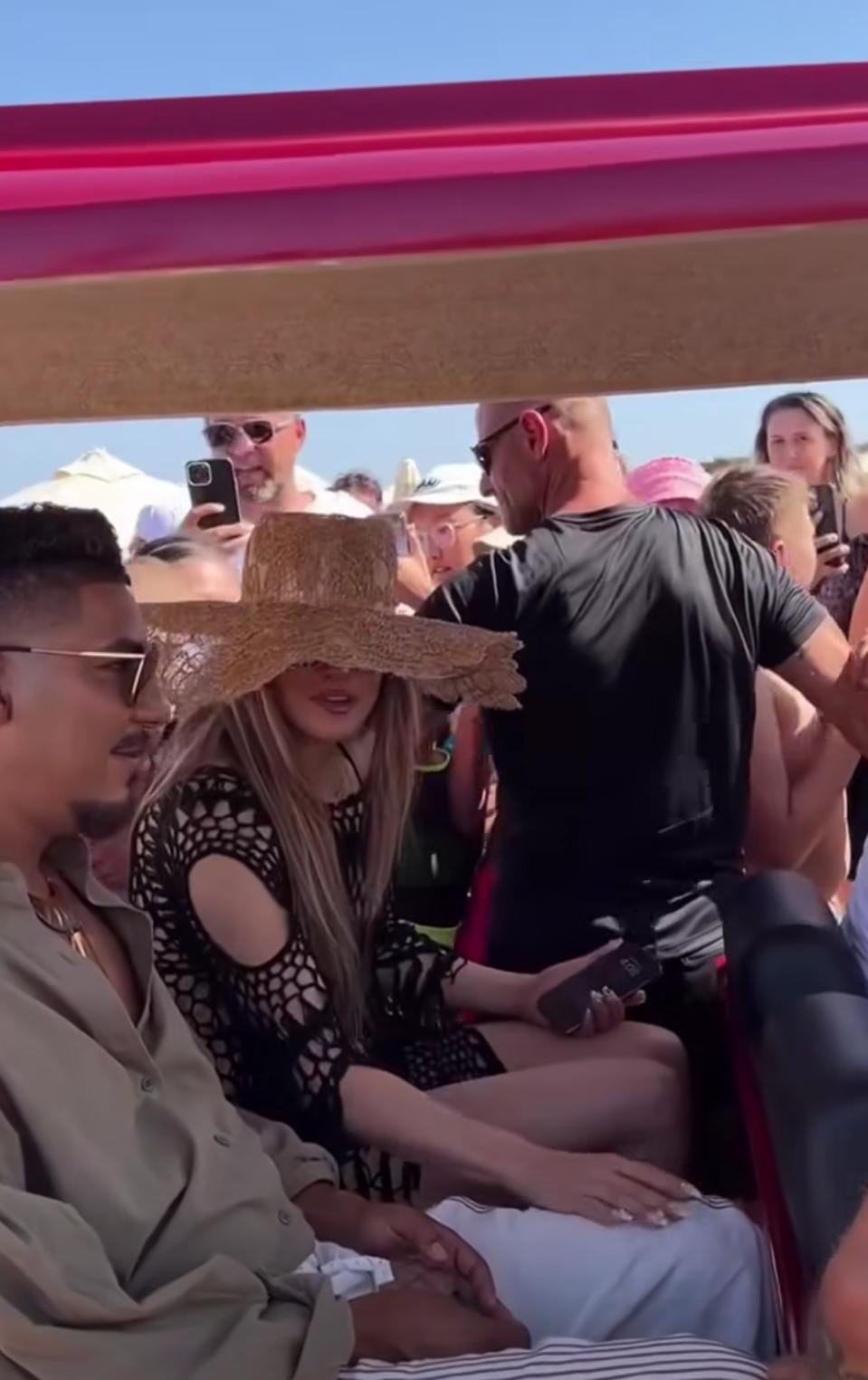 aead30f5-dd4f-48dc-b617-d342e8b54554