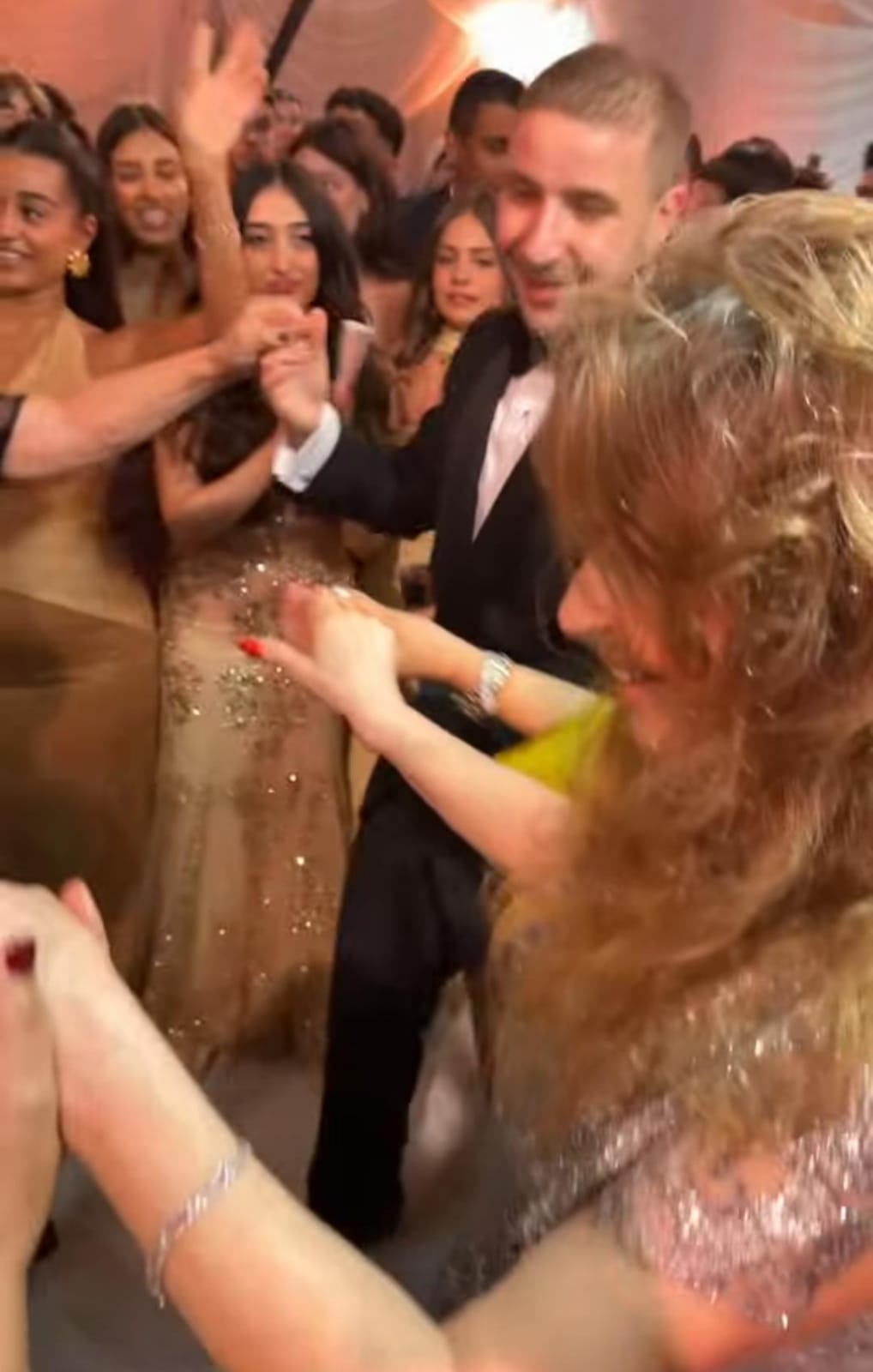 بوسى شلبى تكشف عن صور نجوم الفن فى حفل زفاف حفيدة فيروز شقيقة نيللى (7)