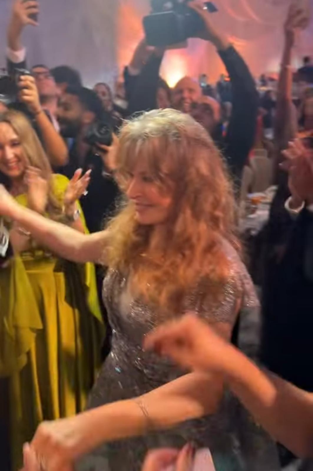 بوسى شلبى تكشف عن صور نجوم الفن فى حفل زفاف حفيدة فيروز شقيقة نيللى (2)