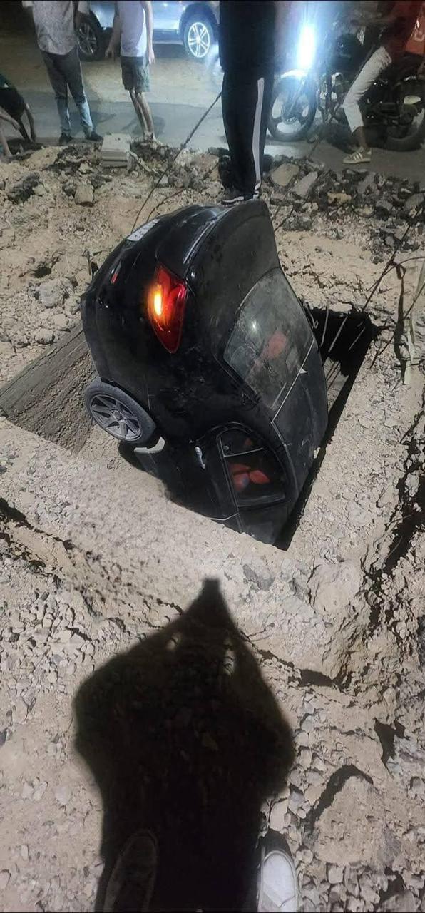 سقوط سيارة بداخلها زوجان فى حفرة بحدائق أكتوبر (4)