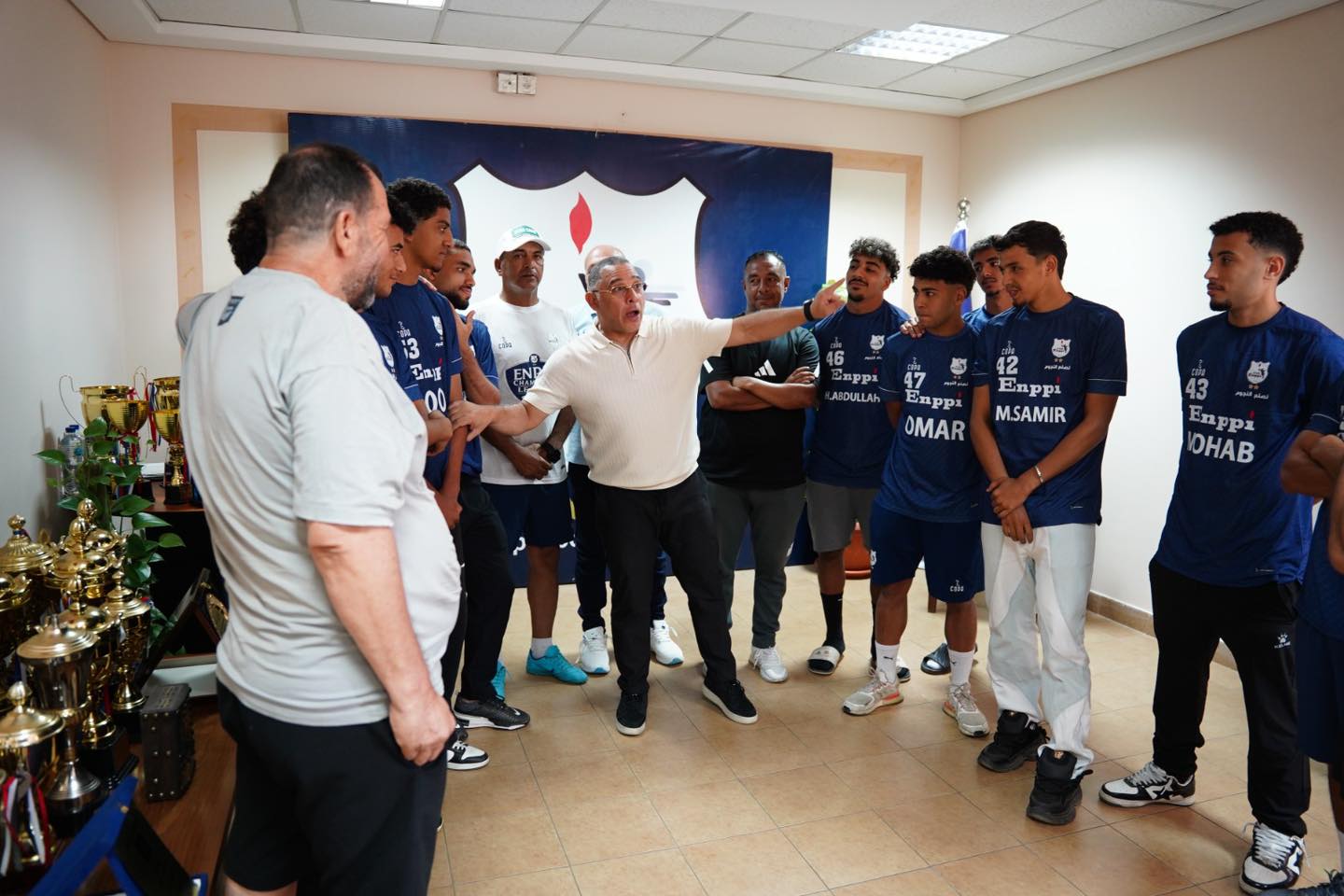 الشريعى مع ناشئى إنبي الشريعى مع ناشئى إنبي