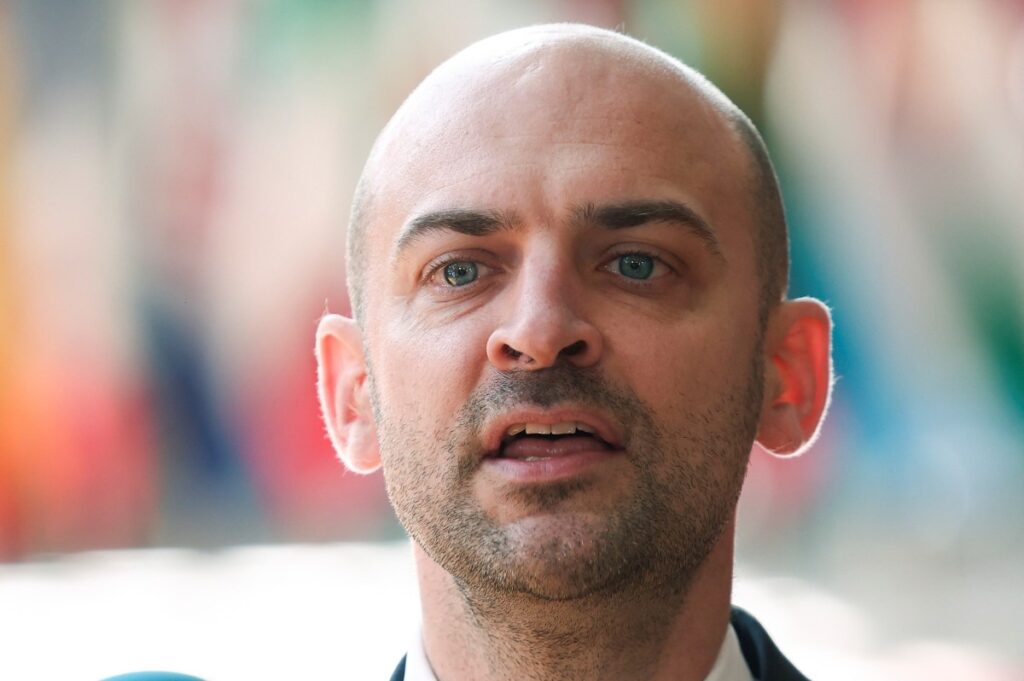 فرنسا تبدأ عمليات إسقاط جوي للمساعدات على غزة