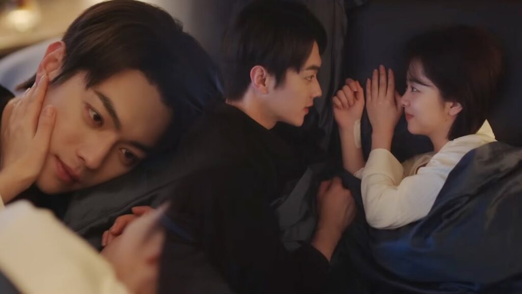 "حبك الأول!" تكتشف بطلتنا أن حبيبها الماكر كان يخطط بعناية لإقامة علاقة معها!❤️مشهد من "جميلة مثلك"