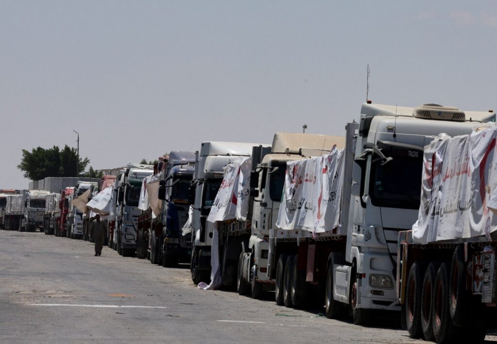 وثيقة: عدد شاحنات المساعدات لغزة زاد لكنه أقل مما اتفق عليه الاتحاد الأوروبي مع إسرائيل