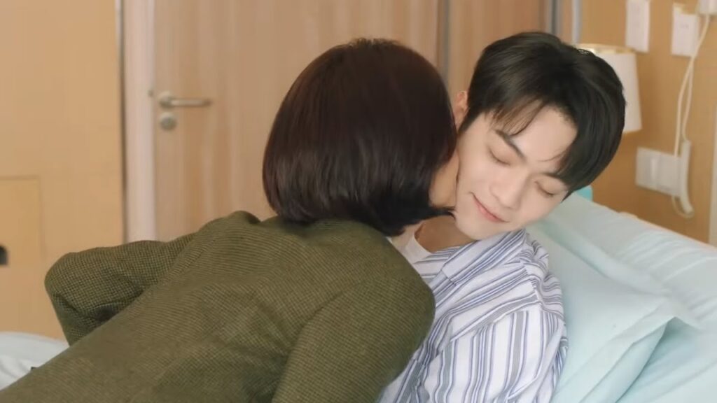 اظهار الرئيس المتملك حبه لفتاته في جناح المستشفى يجعل الجميع يشعرون بالحسد!❤️مشهد من "جميلة مثلك"