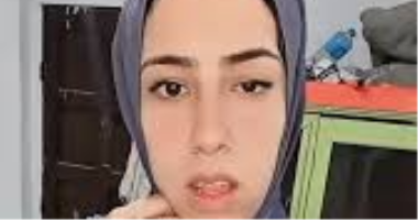 من بيع المناديل إلى”غسل” الأموال.. حلم الآيفون يقود علياء قمرون إلى الزنزانة من بيع المناديل إلى"غسل" الأموال.. حلم الآيفون يقود علياء قمرون إلى الزنزانة