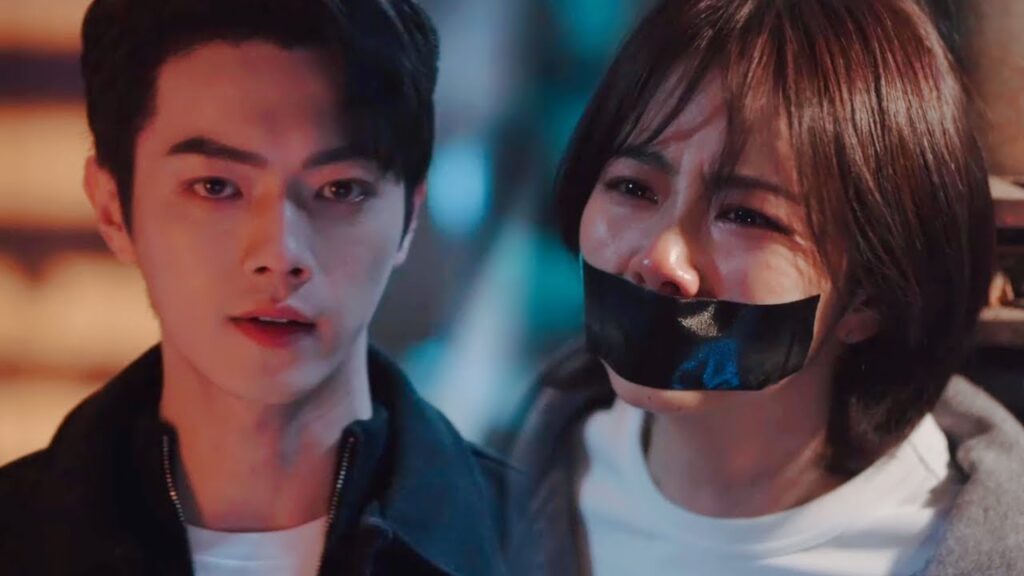 يصاب الرئيس الوسيم بشدة عندما يسقط من المبنى لإنقاذ فتاته المخطوفة❤️مشهد رومانسي من "جميلة مثلك"