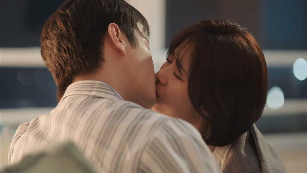 أخيرا تصالحا! تعترف بطلتنا بحبها لحبيبها فيتبادلان القبل في جناح المستشفى وسط البكاء❤️من"جميلة مثلك"