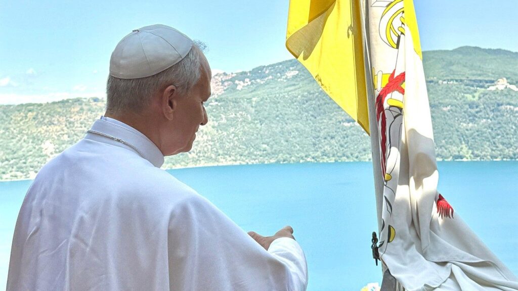 البابا يدعو إلى وقف القتال في أوكرانيا وغزة ويتحدث عن الالتزام الدبلوماسي للكرسي الرسولي