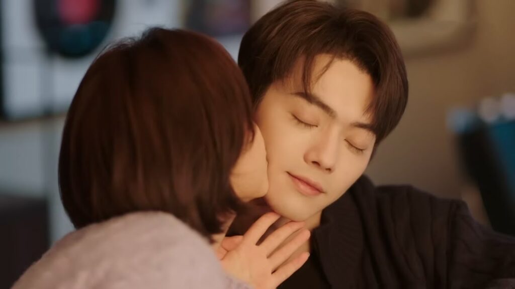 يتوسل الرئيس الوسيم لتقبله زوجته فتخذه إلى غرفتهما لتلبية رغباته❤️مشهد رومانسي من "جميلة مثلك"