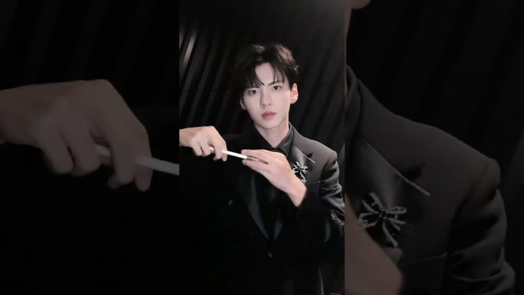 هيا، تقبل قبلة هواء من لي جين يو😘#DeepAffectionEyes #zhangyuxi #biwenjun