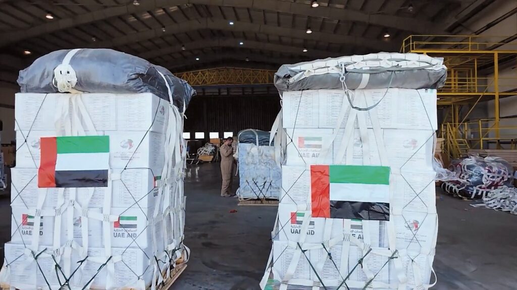 الإمارات تنفذ الإنزال الجوي الـ77للمساعدات في قطاع غزة