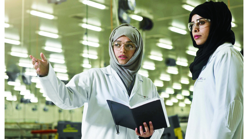 المرأة الإماراتية.. مؤثرة عالمية رسّخت حضورها في ميادين العمل الوطني