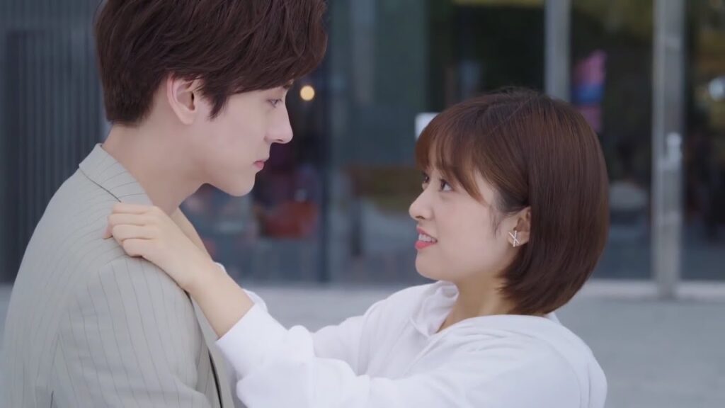 تلتقـي برجل وسـيم في الشارع لكنـه يعجب بها من اول نظرة🔥(عد نجومك المحظوظة )