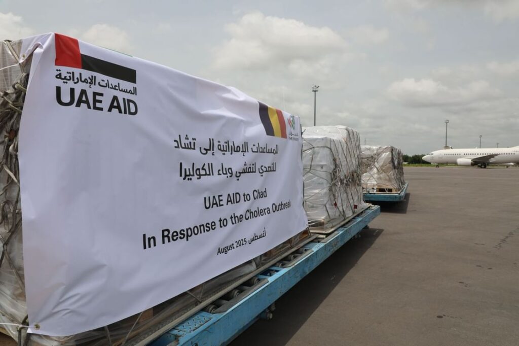 حكومة جمهورية تشاد تتسلم المساعدات الإماراتية الطبية للتصدي لتفشي وباء الكوليرا