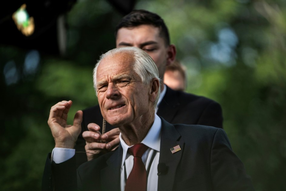 مستشار رئاسي أميركي "متفائل" بأن تبقي المحكمة العليا الرسوم الجمركية