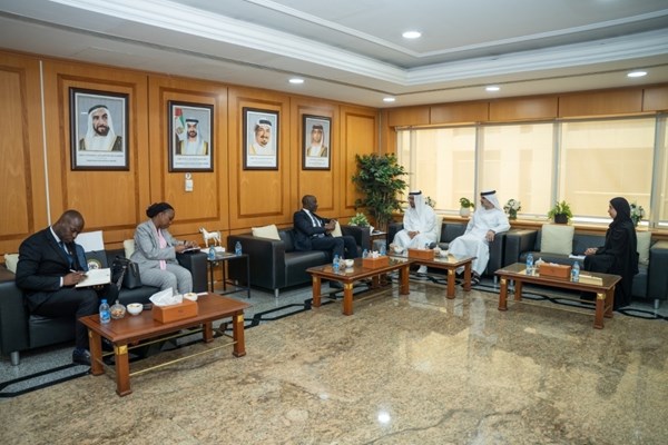 «غرفة عجمان» تبحث تعزيز التعاون بين المستثمرين في عجمان وأوغندا