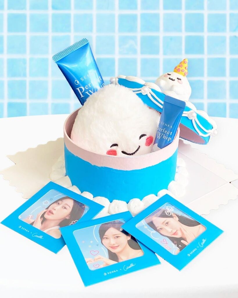 250814 Senka Philippines Instagram Update مع Giselle - ... استمتع بخصم ما يصل إلى 35 ٪ على منتجات Senka المختارة 🎁 احصل على هدايا حصرية (مثل بطاقات Senka X Giselle الخاصة 😉)