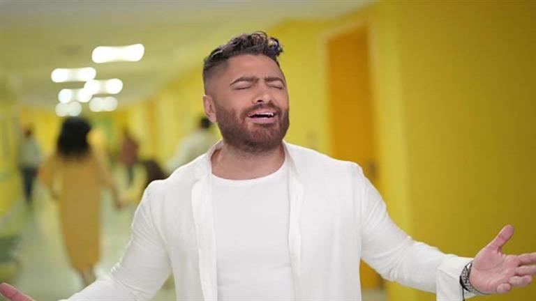 تامر حسني يُطالب الدولة بتطبيق فكرته: "مش هيبقى فيه حد محتاج يتعالج"