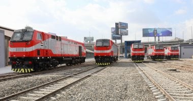 السكة الحديد تنهى خدمة سائق ومساعده بعد اصطدام قطار برصيف محطة مصر