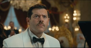 عمرو يوسف يصل دبي للاحتفال بالعرض الخاص لفيلمه "درويش" الليلة