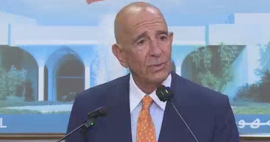 على طريقة رئيسه.. مبعوث ترامب يصف صحفيى لبنان بـ”حيوانات” خلال مؤتمر.. فيديو على طريقة رئيسه.. مبعوث ترامب يصف صحفيى لبنان بـ"حيوانات" خلال مؤتمر.. فيديو