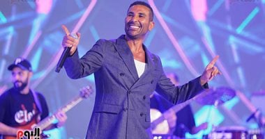 بعد تريند دينا الشربينى وروبى.. أحمد سعد يغنى لزوجة كريم محمود عبد العزيز.. فيديو