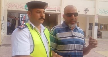 كفيف يدلى بصوته فى دمياط: "نازل أدعم بلدى وأقول للعالم كلنا مع مصر".. فيديو