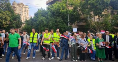 شاهد.. مواطنون يستقبلون موكب الرئيس السيسى بالزغاريد والهتافات بمصر الجديدة شاهد.. مواطنون يستقبلون موكب الرئيس السيسى بالزغاريد والهتافات بمصر الجديدة