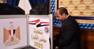 الرئيس السيسى يدلى بصوته فى انتخابات مجلس الشيوخ بلجنته فى مصر الجديدة.. صور