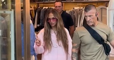 مقدروش يتعرفوا عليها.. أمن متجر شانيل بتركيا يرفض دخول جينيفر لوبيز