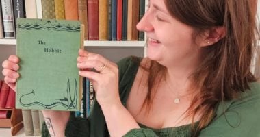 بيع نسخة نادرة من رواية “الهوبيت” لجيه آر آر تولكين بـ57 ألف دولار بيع نسخة نادرة من رواية "الهوبيت" لجيه آر آر تولكين بـ57 ألف دولار