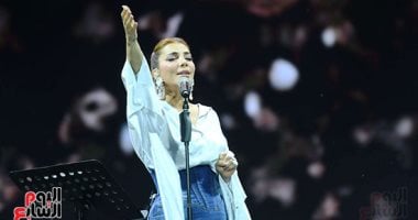 أصالة توجه التحية لمصر وتغنى لها "بنحبك" فى حفل مهرجان العلمين (صور)