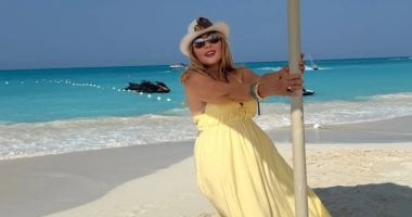 نادية الجندى بإطلالة شبابية مبهجة على البحر فى الساحل الشمالى نادية الجندى بإطلالة شبابية مبهجة على البحر فى الساحل الشمالى