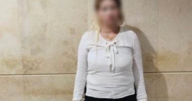 الداخلية: ضبط تيك توكر ترسم على أجساد السيدات بصورة خادشة للحياء الداخلية: ضبط تيك توكر ترسم على أجساد السيدات بصورة خادشة للحياء