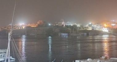 عاصفة ترابية تضرب أسوان بعد يوم شديد الحرارة.. فيديو وصور