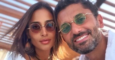كريم محمود عبد العزيز ينشر صورة مع زوجته ويتغزل فيها: بحبك كريم محمود عبد العزيز ينشر صورة مع زوجته ويتغزل فيها: بحبك